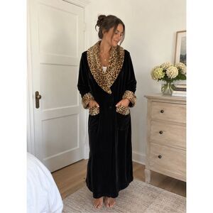 90’s Victoria’s Secret Brown Velvet Leopard Fur Robe Penny Lane M/L